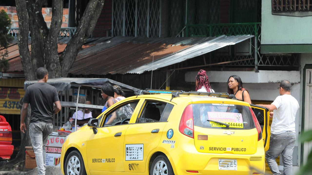 Cali: Gran controversia en la ciudad ha generado la propuesta del alcalde Jorge Iván Ospina de permitir que los taxis realicen transporte colectivo de pasajero