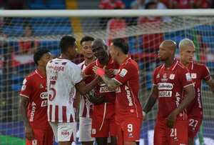 Desconsolado y en medio de lágrimas, se fue expulsado el joven defensor del América, Maicol Valencia, en duelo ante el Tolima en la Liga Betplay II-2023-