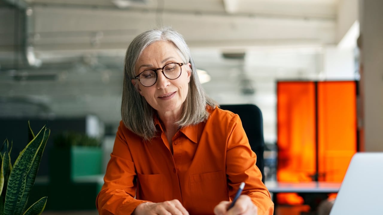 Aunque el país cuenta con la Ley 2040 de 2020 la cual se encamina a promover la empleabilidad de los adultos mayores, la gran mayoría de las empresas manifiestan desconocerla. Faltan iniciativas para romper las barreras laborales.