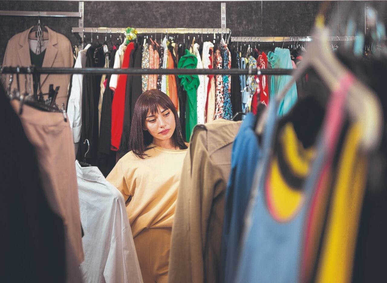 Un clóset auténtico no necesita estar saturado. Tener algunas piezas clave, bien confeccionadas y versátiles. permite combinaciones infinitas.