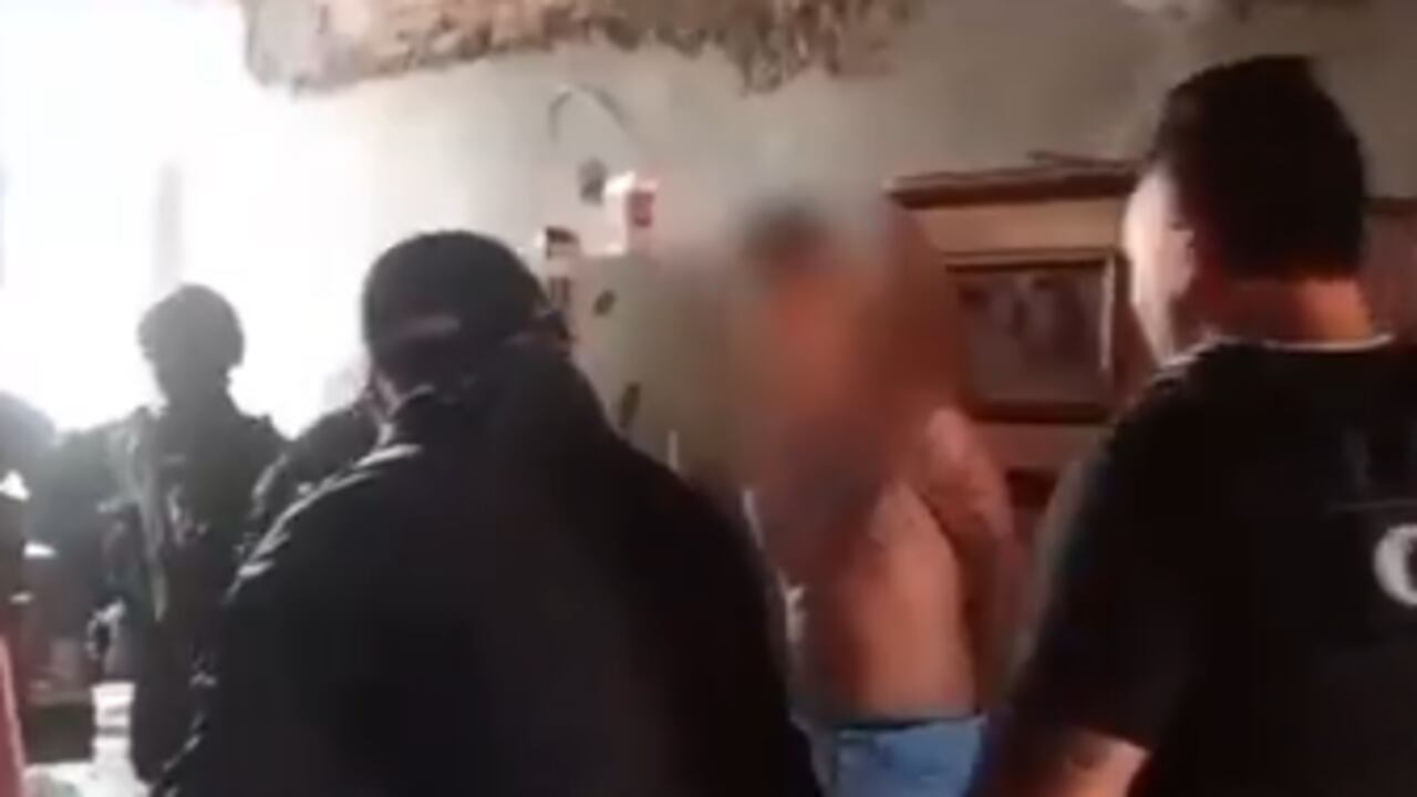 Personal del CTI y del Gaula Militar, capturan a alias Mondongo, presunto extorsionista que pertenecía al grupo La Inmuculada en Tuluá, Valle del Cauca.