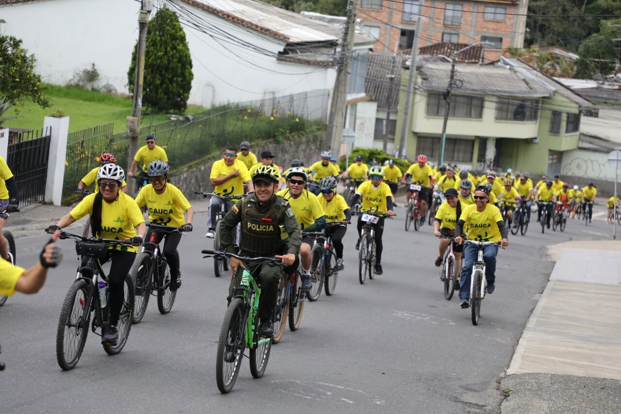 Con un recorrido de más de 15 km se celebró el ‘Día de la Bicicleta’, en el que se entregaron más de 100 premios a los asistentes a este icónico evento en Popayán, Cauca.