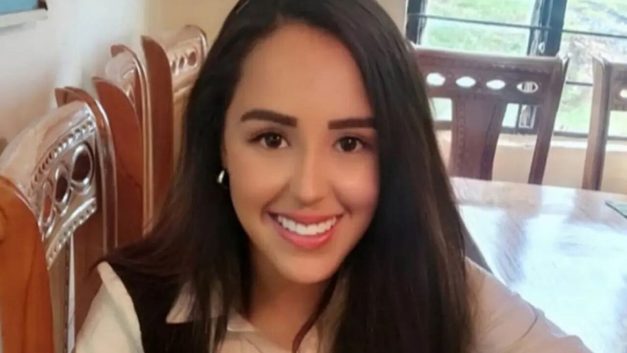 Erika Zapata- periodista de Caracol.
@erika_zava