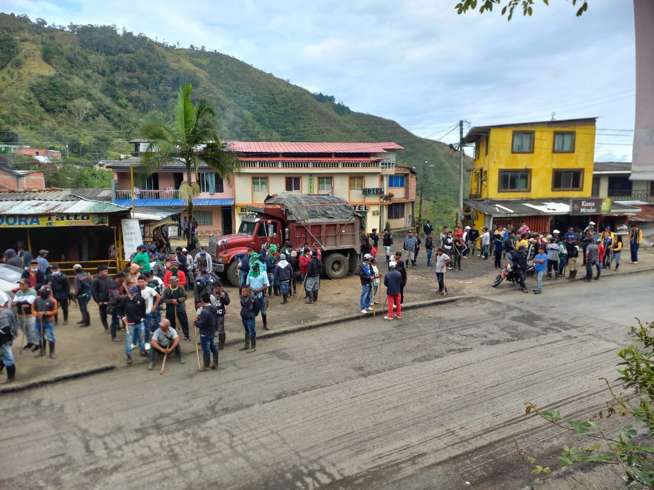 Bloqueo en la vía Popayán-Pasto por protesta campesina