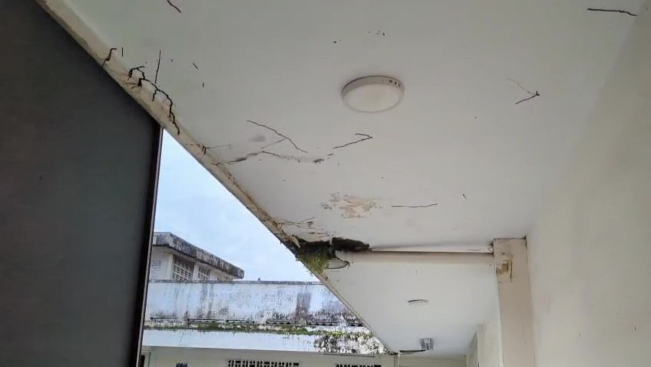 Caída del techo de los salones del IPC (instituto Popular de Cultura) en la sede del Porvenir.