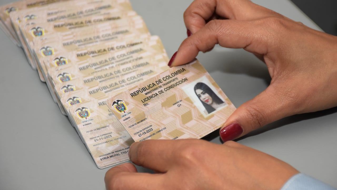 Desde la oficina de licencias del CDAV , Hacen un llamado a la ciudadanía caleña a que se acerquen a renovar las licencias de conducción, Presto que a la fecha solo van 89 mil de las 150 mil que se tenían presupuestadas para el año 2023 y también para que se eviten sanciones en los controles de tránsito por parte de las autoridades.