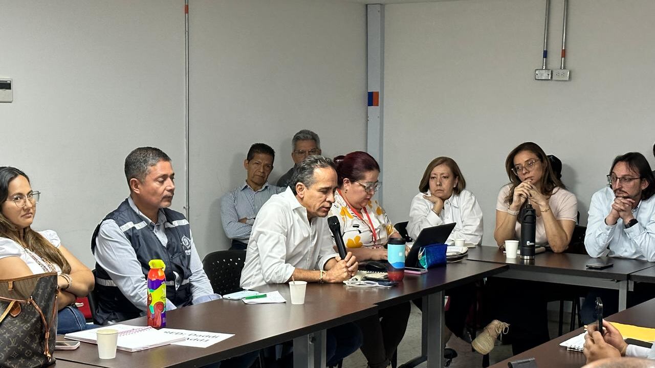 Autoridades nacionales, locales y representantes de la Minga avanzaron en acuerdos para la entrega de viviendas en Cali.