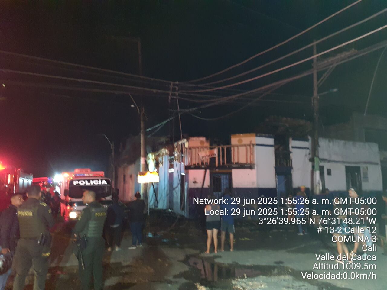 Este incendió se dio por dos alarmas por parte de la ciudadanía y se desplazaron cuatro máquinas bomba, un camión escalera, un carrotanque, un carro de logística, dos ambulancias con dos paramédicos y el comando.