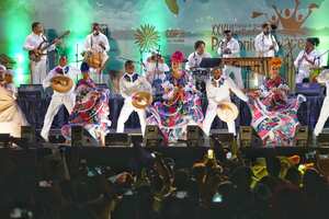Al ritmo del currulaos, bunde, alabaos y otros sonidos, arrancó la edición XXVIII del Festival de Música del Pacífico Petronio Álvarez. Foto Jorge Orozco / El País
