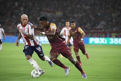 Deportes Tolima no pudo con Junior en el primer tiempo de la final y sale goleado 3-0.