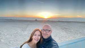 La pareja llegó a Estados Unidos en 1989 huyendo de la violencia en Colombia.