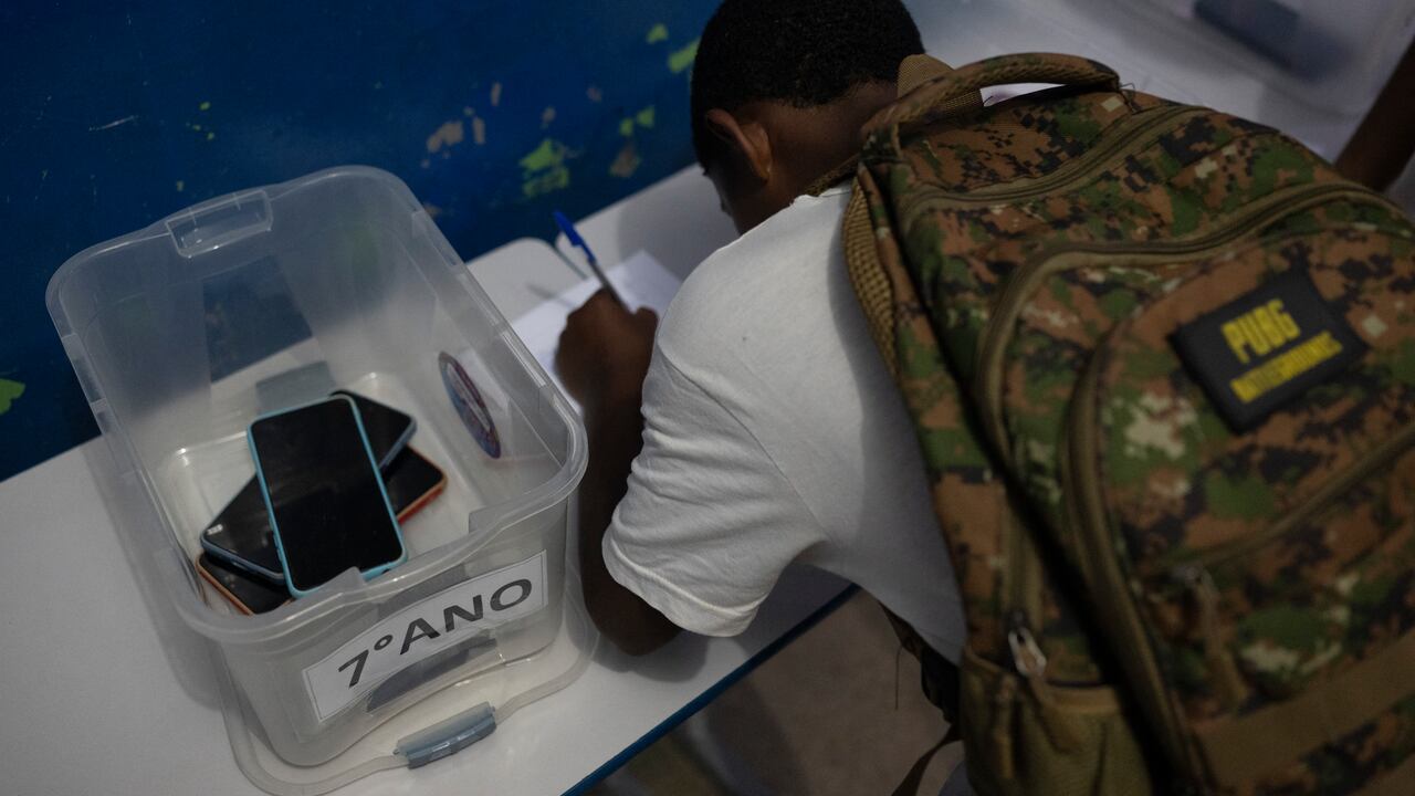 Prohibición de celulares en Brasil