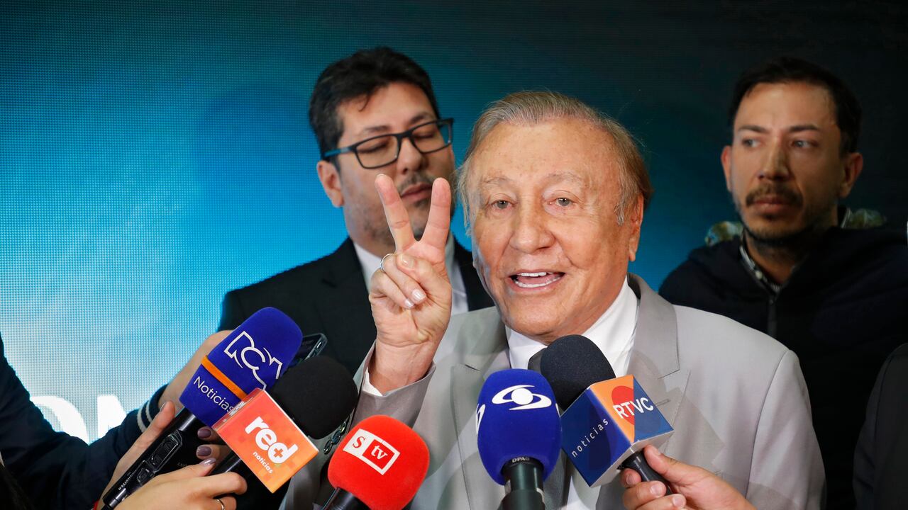 Liga de gobernantes anticorrupción Candidato: Rodolfo Hernández Suarez entrega las firmas para la inscripción de su candidatura a la presidencia en la
Registraduría General
Bogotá dic 13 del 2021
Foto Guillermo Torres Reina / Semana