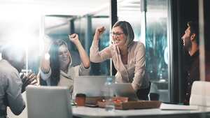 Situaciones como la discriminación de género, la desigualdad salarial o la falta de oportunidades de empleo se convierten en obstáculos permanentes.