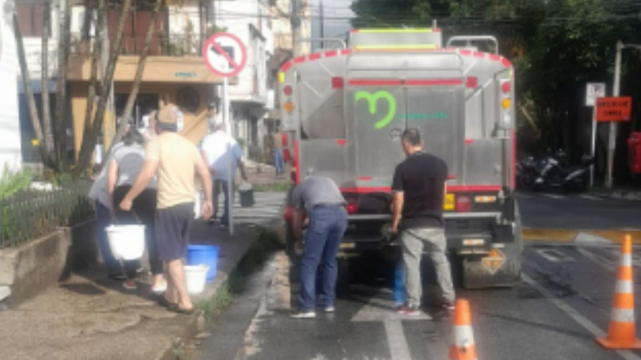Carrotanques en Envigado, Antioquia.