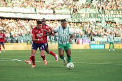 Alfredo Morelo en medio de la final de la Copa Betplay ante Independiente Medellín.