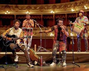 Begner Vásquez y William Angulo, integrantes de Herencia de Timbiquí.