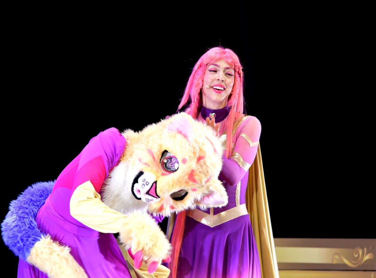 Luli Pampín es interpretada por Lucía Pérez Gerardi, artista nacida en Mendoza, Argentina, quien llegó a vivir a España siendo una niña, país en el que aún reside