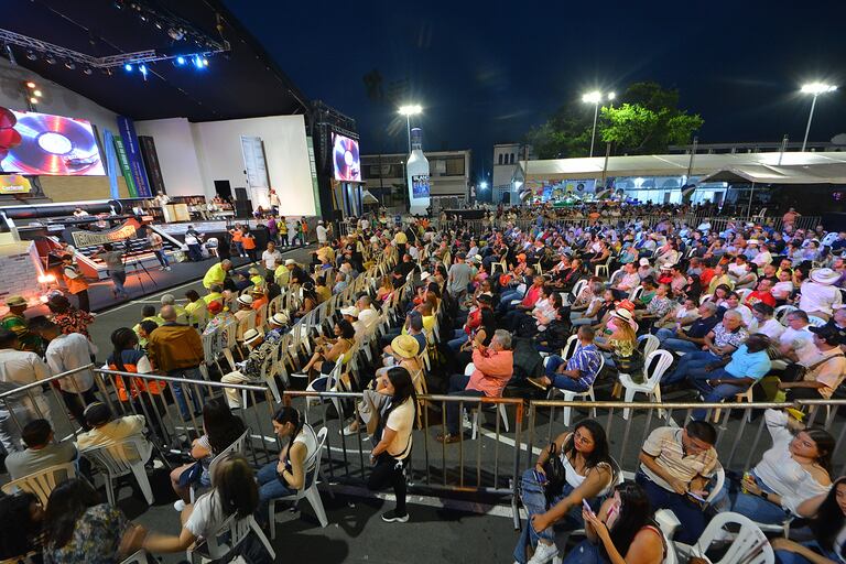 Cali inició su fiesta y con ella los salseros más empedernidos disfrutan de seis días de fiesta y guaguancó en las Canchas Panamericanas, donde se realiza el Encuentro de Melómanos y Coleccionistas, celebración que nació en el año 1991 y que ha vivido transformaciones durante toda su trayectoria, consolidándose como uno de los principales atractivos de esta festividad.
