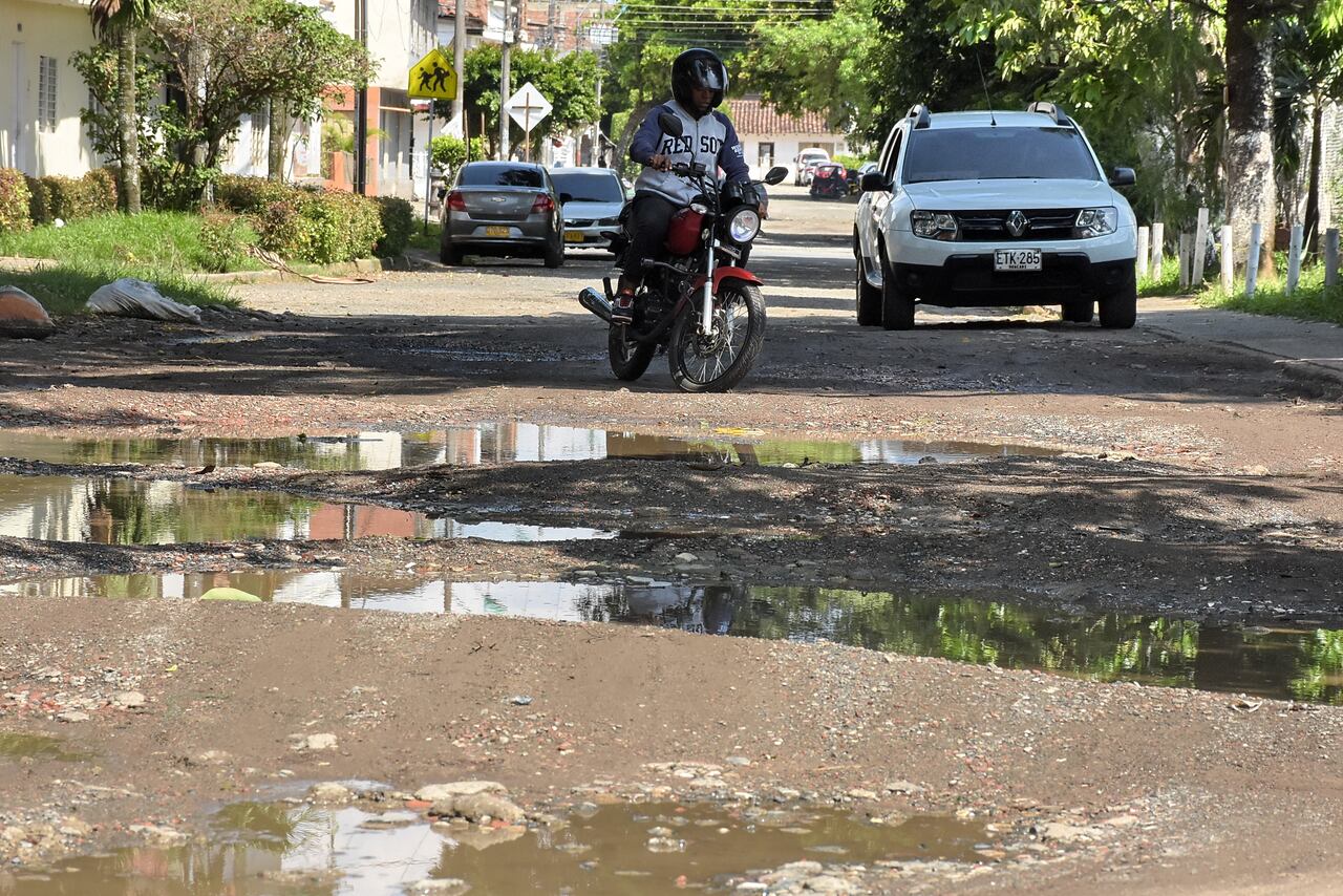 El 55% de la malla vial de la ciudad se encuentra en mal estado, la administración actual busca los recursos para darle solución a esta problemática que aqueja a los caleños.