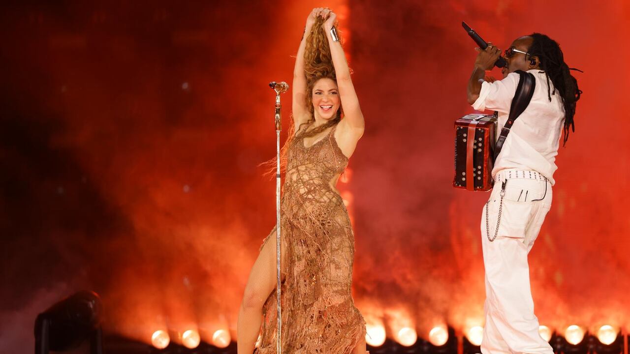 En su primer show, mientras deleitaba al público del Estadio Metropolitano, con los éxitos de su álbum ganador del Grammy, como Session 53, TQG y Te Felicito, su nombre se anunciaba en la gala de los Premios Lo Nuestro, como ganadora de seis galardones, incluido el Álbum del Año por Las Mujeres Ya No Lloran y Artista Pop Femenina del Año