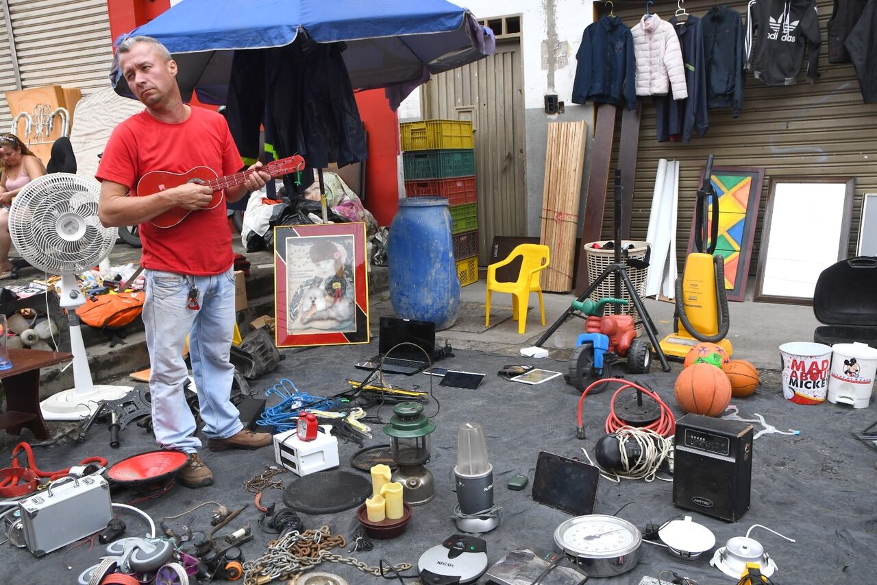 Muchos de los vendedores del pulguero recibieron el oficio por herencia familiar.
