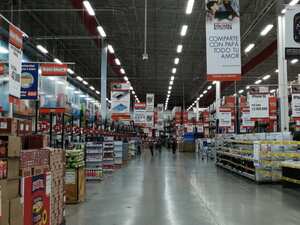 En Alkosto no se reportan aglomeraciones, como ocurriera el pasado 19 de junio. Los directivos restringieron el acceso al área de tecnología y electrodomésticos, donde tampoco hay presencia de asesores.