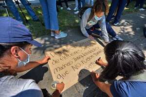 Estudiantes de la Escuela Nacional del Deporte se encuentran protestando en la sede de la institución. por la elección de la nueva rectora, la cual, según la información, fue elegida por cinco personas, cuando debían ser ocho participantes.