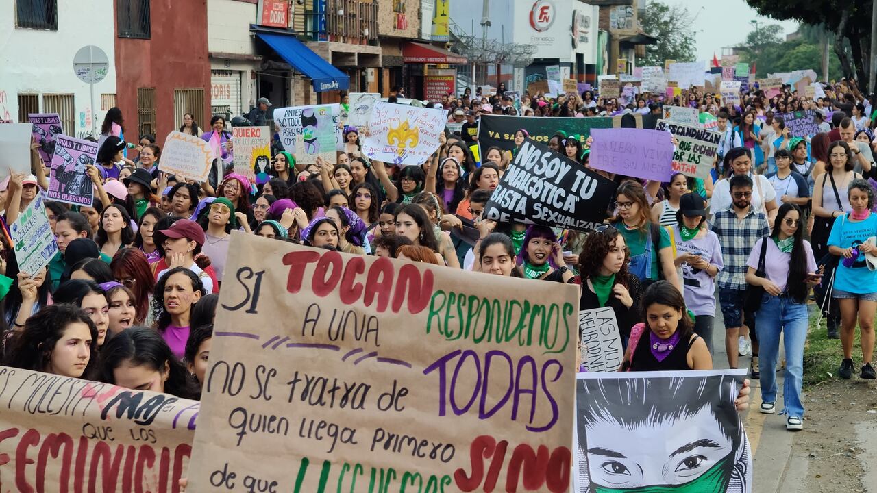 Marcha 8M en Cali - Una gran participación tiene la marcha convocada por diferentes colectivos feministas en Cali este 8 de marzo de 2025. José L. Guzmán / El País