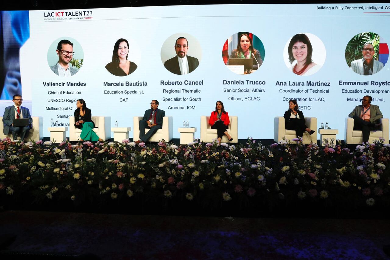 Conferencia sobre desarrollo tecnológico en Latinoamérica y El Caribe.