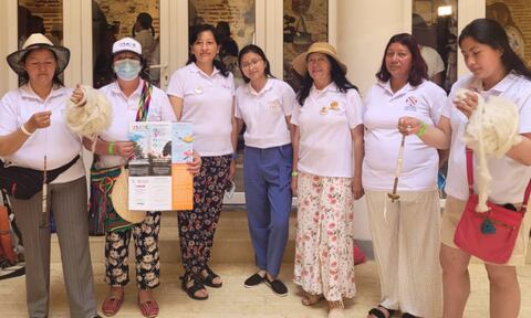 mujeres artesanas. Juan Pablo Socarrás. Historias hechas a mano