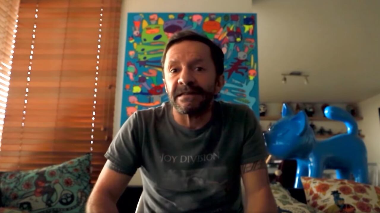 El creador de contenido se desnudó ara captar la atención y así darle visibilidad a su historia de elefantes. Foto: Facebook PIRRY.