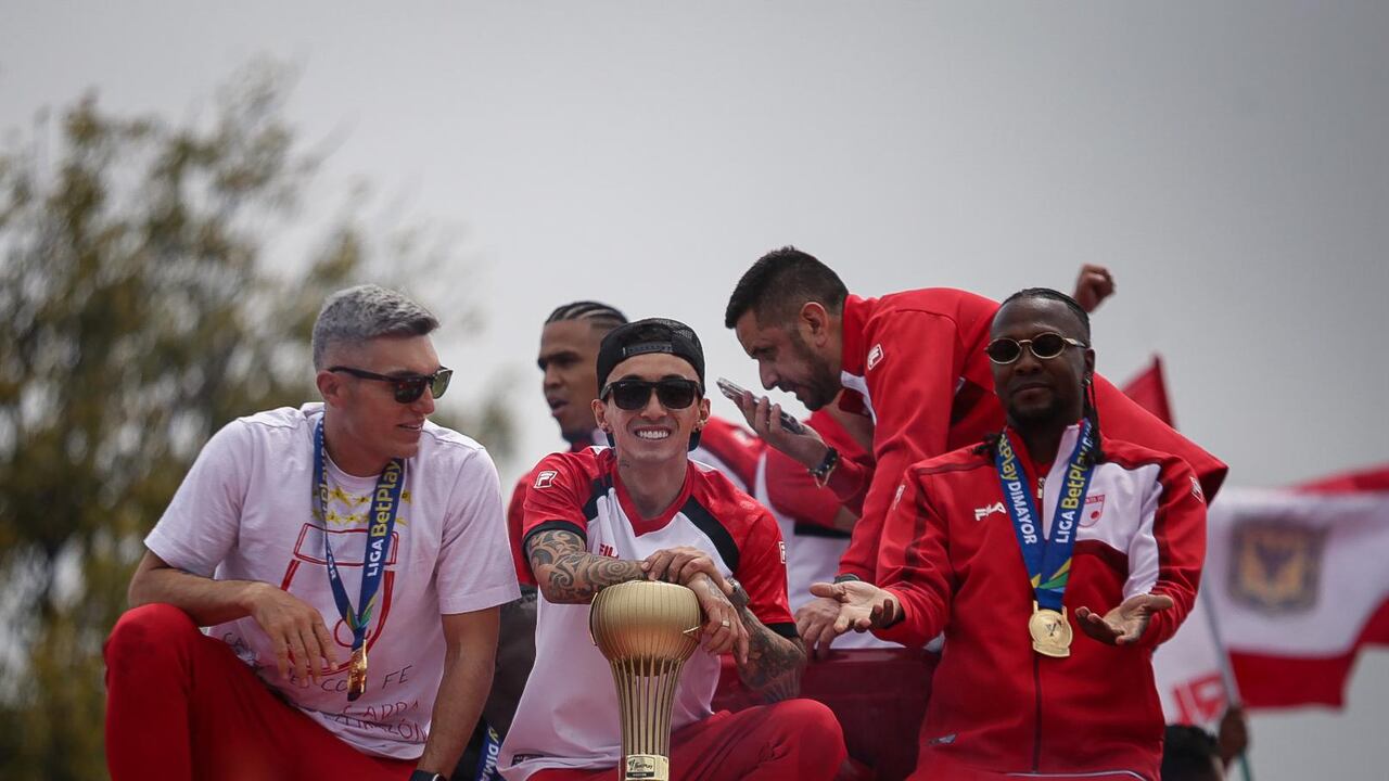 Santa Fe llegando a la capital con el trofeo de la Liga Betplay.