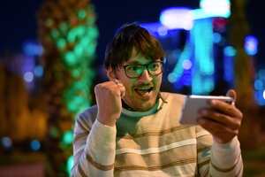 Jugando con el destino: conozca la lista de los ganadores en el sorteo del viernes.