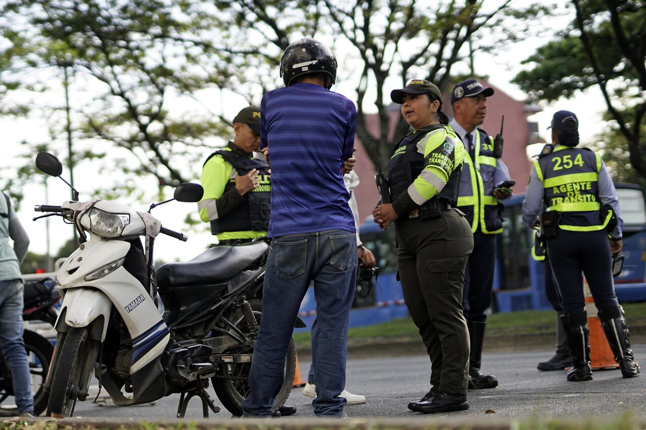 En temporada de fin de año habrá operativos contundentes, según Wilmer Tabares, secretario de Movilidad de Cali, detalló los planes de movilidad y operativos de control para la temporada de fin de año. Foto Jorge Orozco / El País.