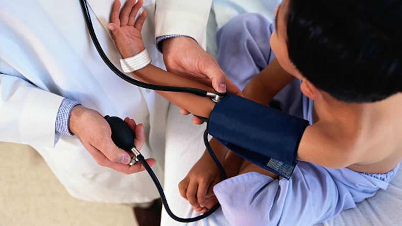 Durante la infancia, la mayoría de los niños con hipertensión arterial no presentan síntomas.