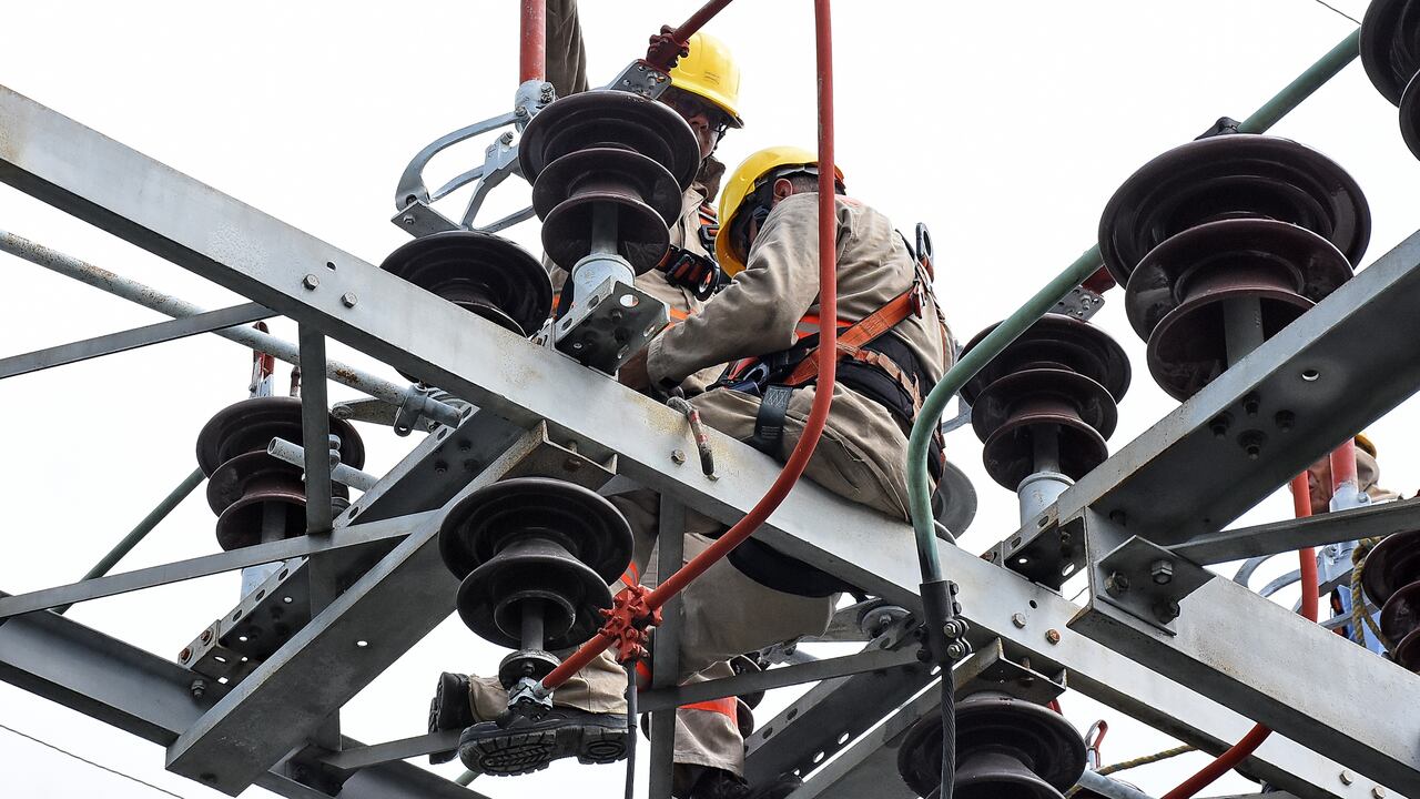 Mantenimiento de redes eléctricas de Emcali, Planta Puerto Mallarino.