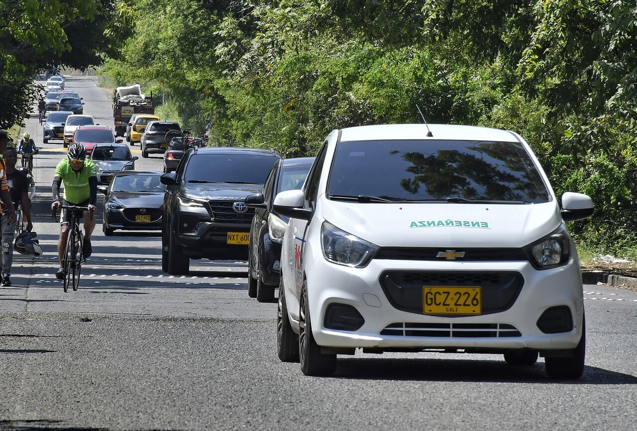 A partir de de mañana 27 de enero y hasta el 3 de febrero se inicia el contraflujo de la avenida Cañasgordas que tendrá como propósito el agilizar el tráfico de más de 4.000 vehículos que vienes de Jamundí a Cali, El horario será de 6:00am a 7:30am por una semana. Luego se retoma el flujo normal de la vía Cañasgordas. Fotos Raúl Palacios / El País.