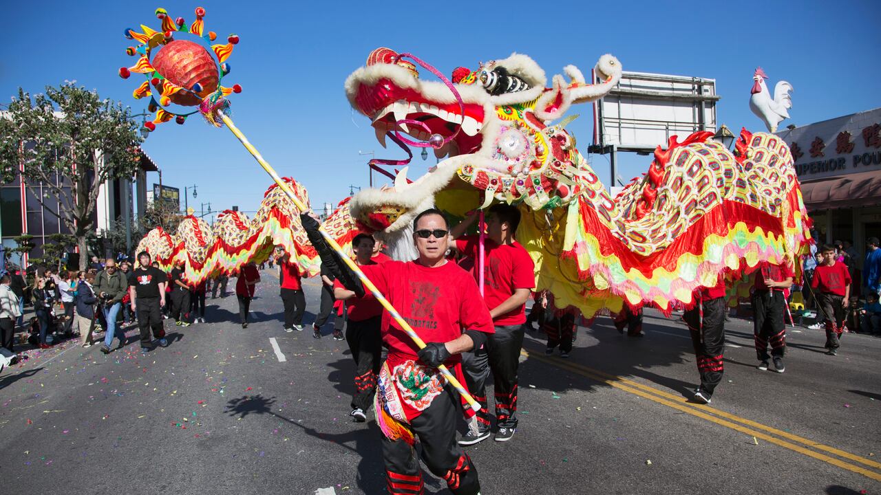 Aprenda cómo atraer la prosperidad con esta guía sobre los colores auspiciosos del zodiaco chino.
