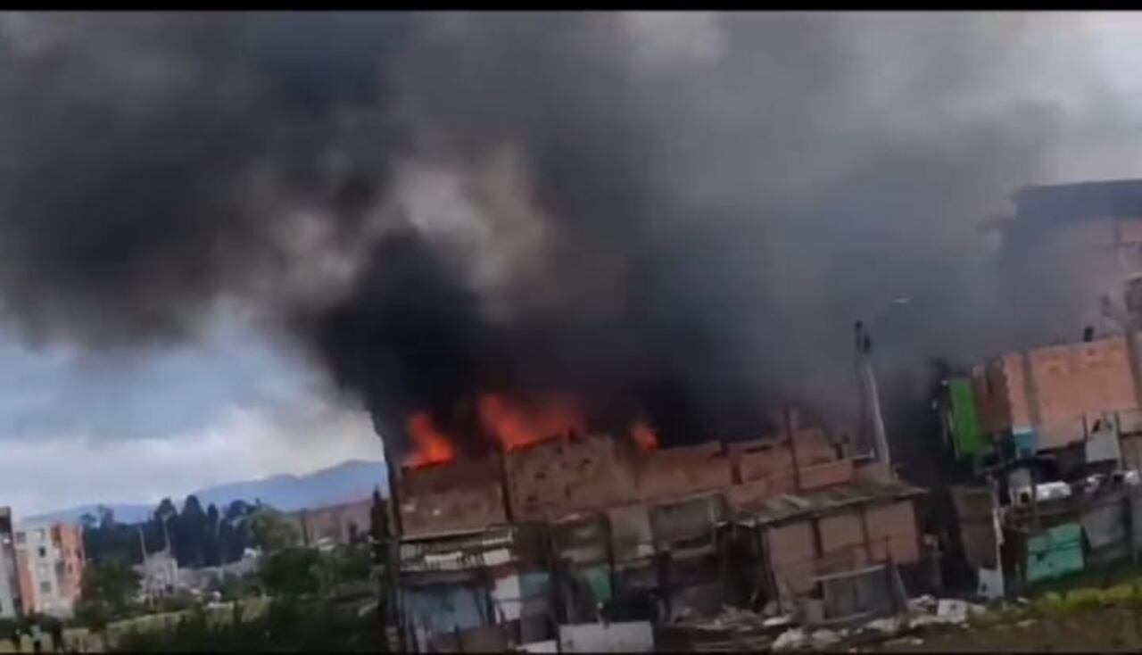 Incendio en el barrio Ducales, en Soacha, Cundinamarca.