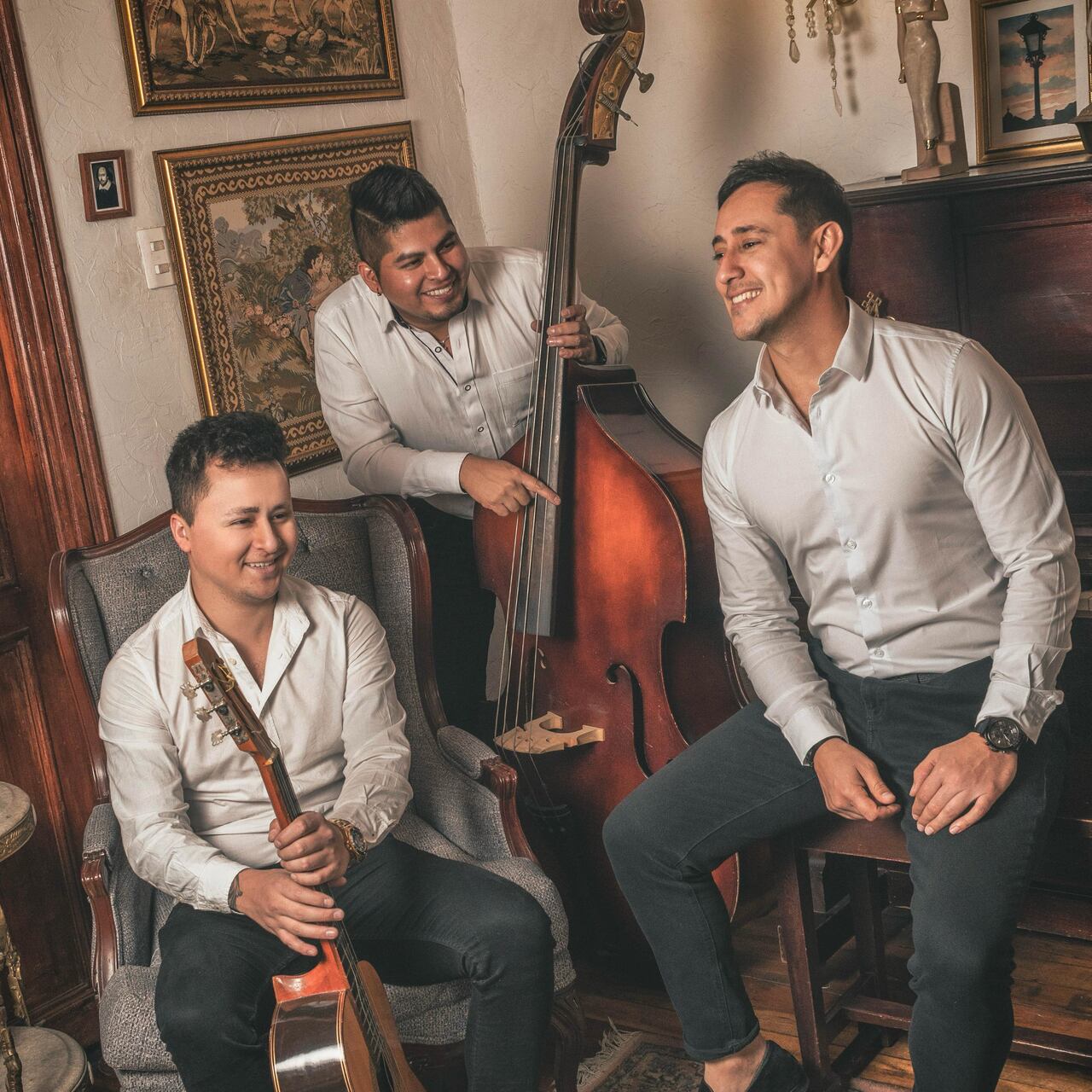 Opio Trío, agrupación colombiana, en el Festival de los Mejores Tríos.