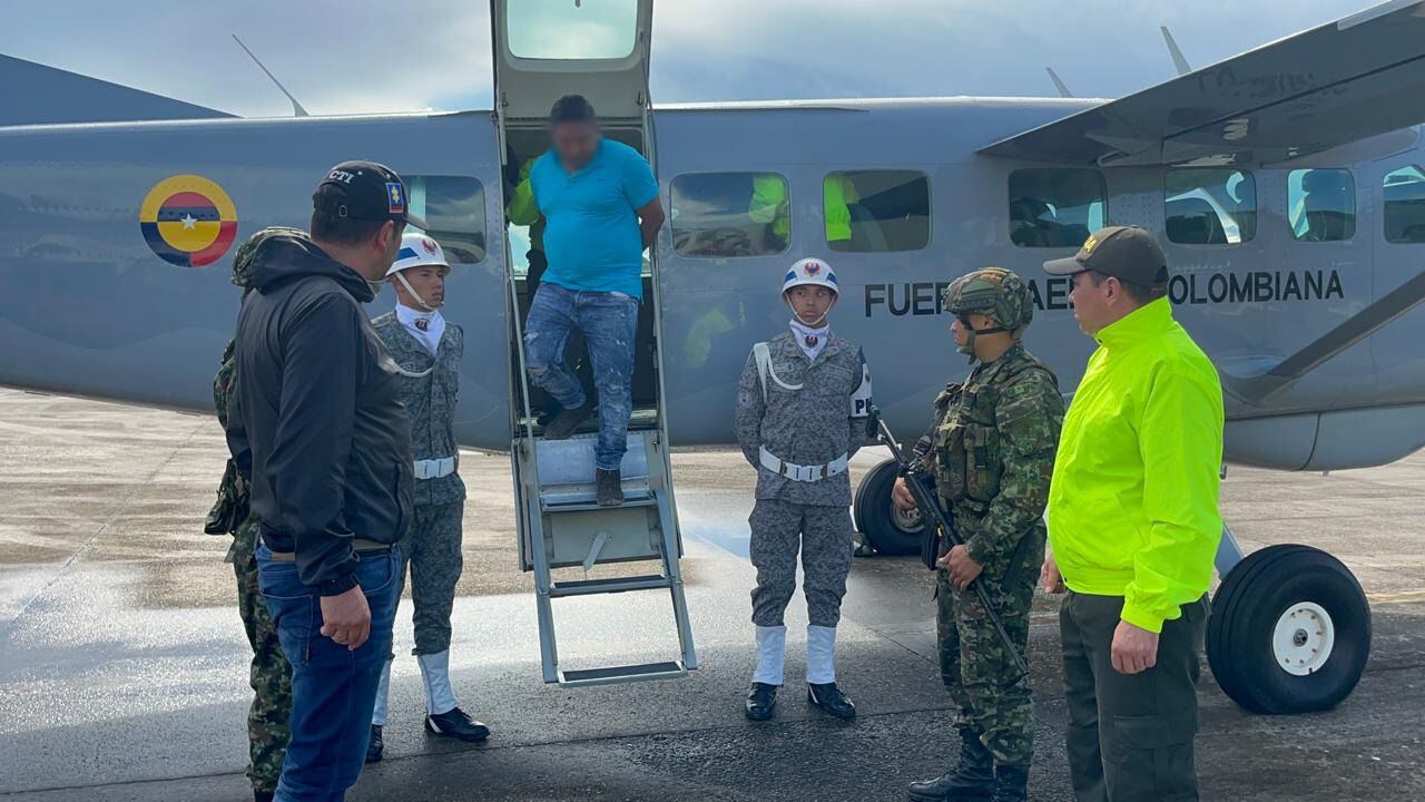 En estos momentos, y por orden del presidente de la República, se adelantan múltiples operativos judiciales y militares contra las disidencias de las Farc lideradas por alias Iván Mordisco.