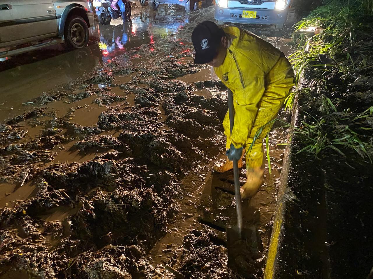 Autoridades reiteraron el llamado a la ciudadanía a no arrojar basuras u otros elementos a la calle.