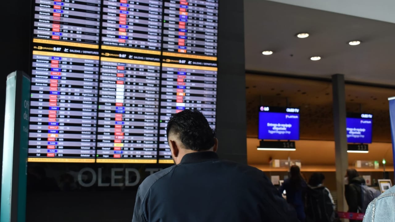 Crisis de pasajeros en el aeropuerto El Dorado
