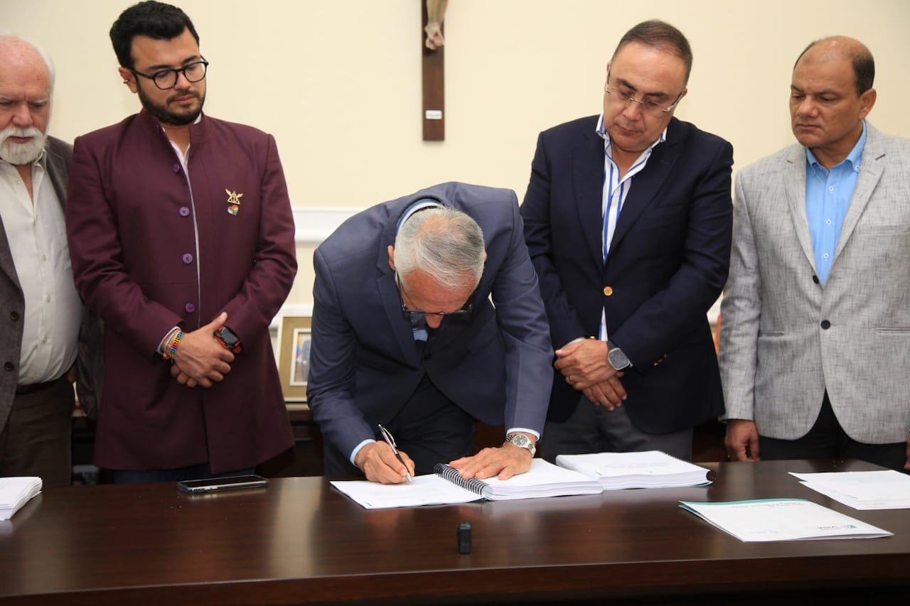 El ministro de Salud, Guillermo Alfonso Jaramillo, volvió a radicar el texto de la reforma a la salud.