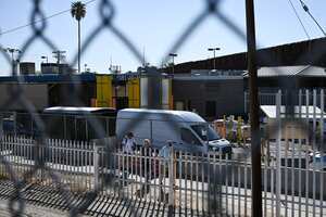 Miles de migrantes cruzan anualmente la frontera entre México y Estados Unidos. Las autoridades migratorias realizan múltiples controles. Foto: AFP