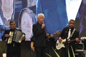 Homenaje a Darío Gómez artistas
Galy Galeano