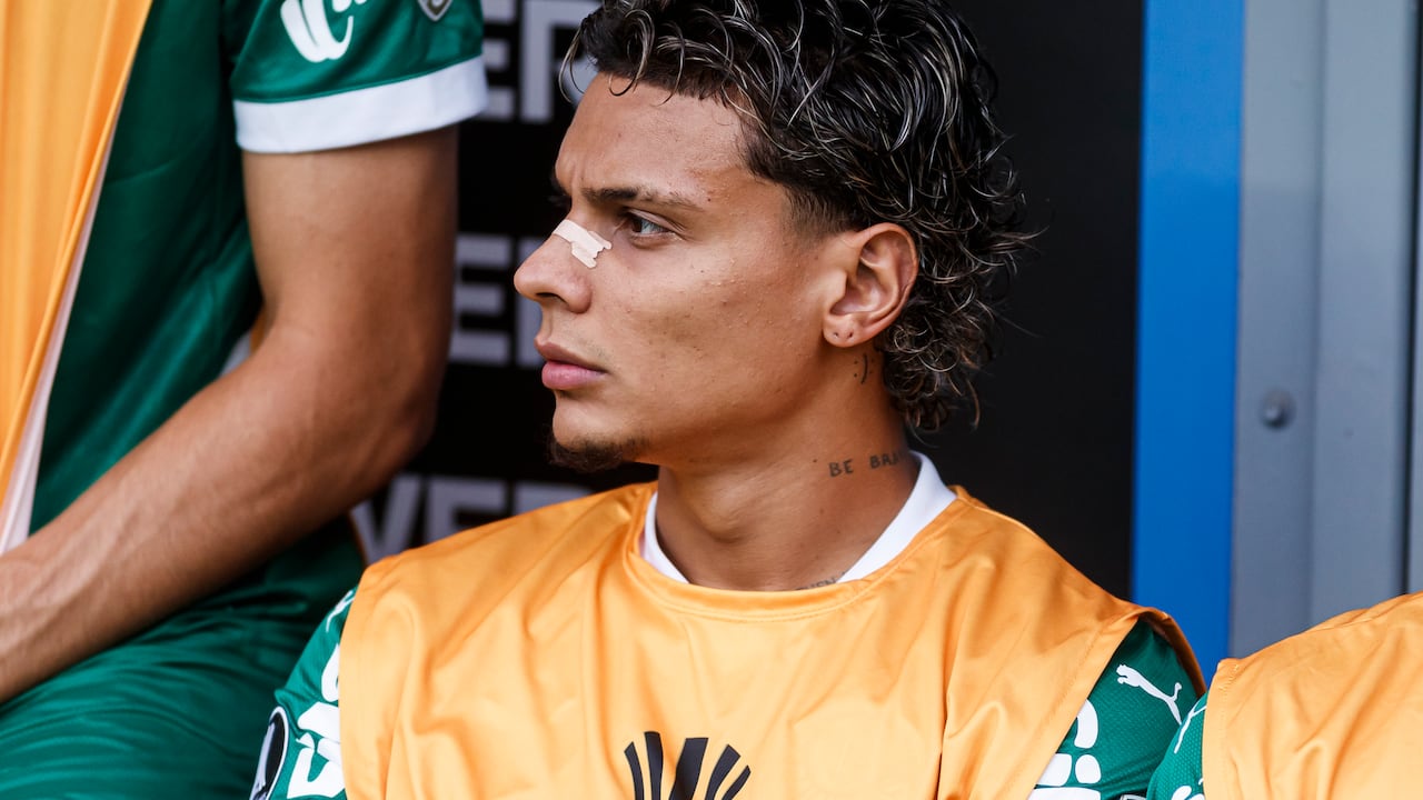 LIMA, PERU - APRIL 3: Richard Rios of Palmeiras looks on during a Copa CONMEBOL Libertadores 2025 match between Sporting Cristal and Palmeiras at Estadio Nacional de Lima on April 3, 2025 in Lima, Peru. (Photo by Martín Fonseca/Eurasia Sport Images/Getty Images)