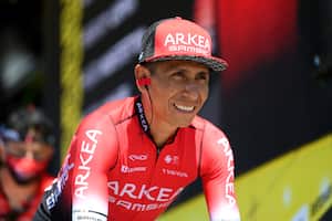 Nairo sonríe antes de salir a la etapa 7 del Tour de Francia 2022