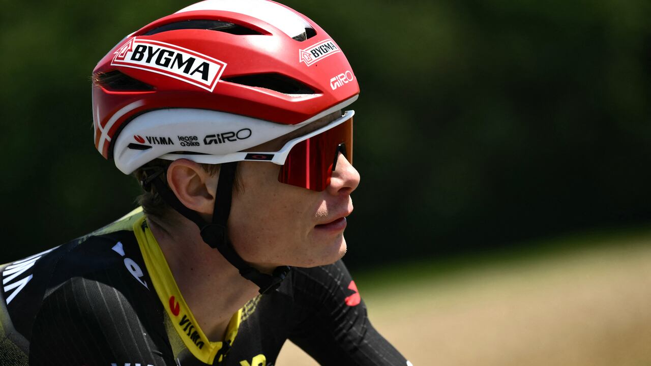 Team Visma - Lease a bike team's Danish rider Jonas Vingegaard cycles during the 4th stage of the 112th edition of the Tour de France cycling race, 174.2 km between Amiens Metropole and Rouen, Northern France, on July 8, 2025. (Photo by Marco BERTORELLO / AFP)